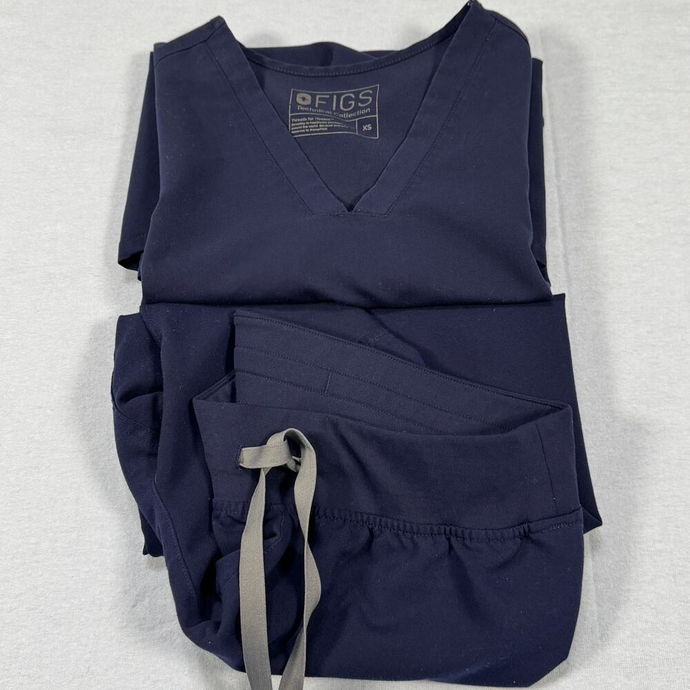 FIGS Catarina Top/Kade Straight-Leg Pants Scrub Set Navy Technical Collection